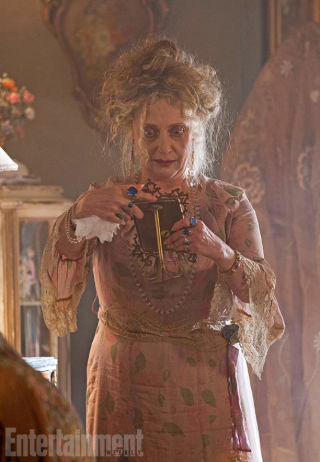 Illustration for article titled Which Old American Horror Story Character Will Reappear In Freak Show?